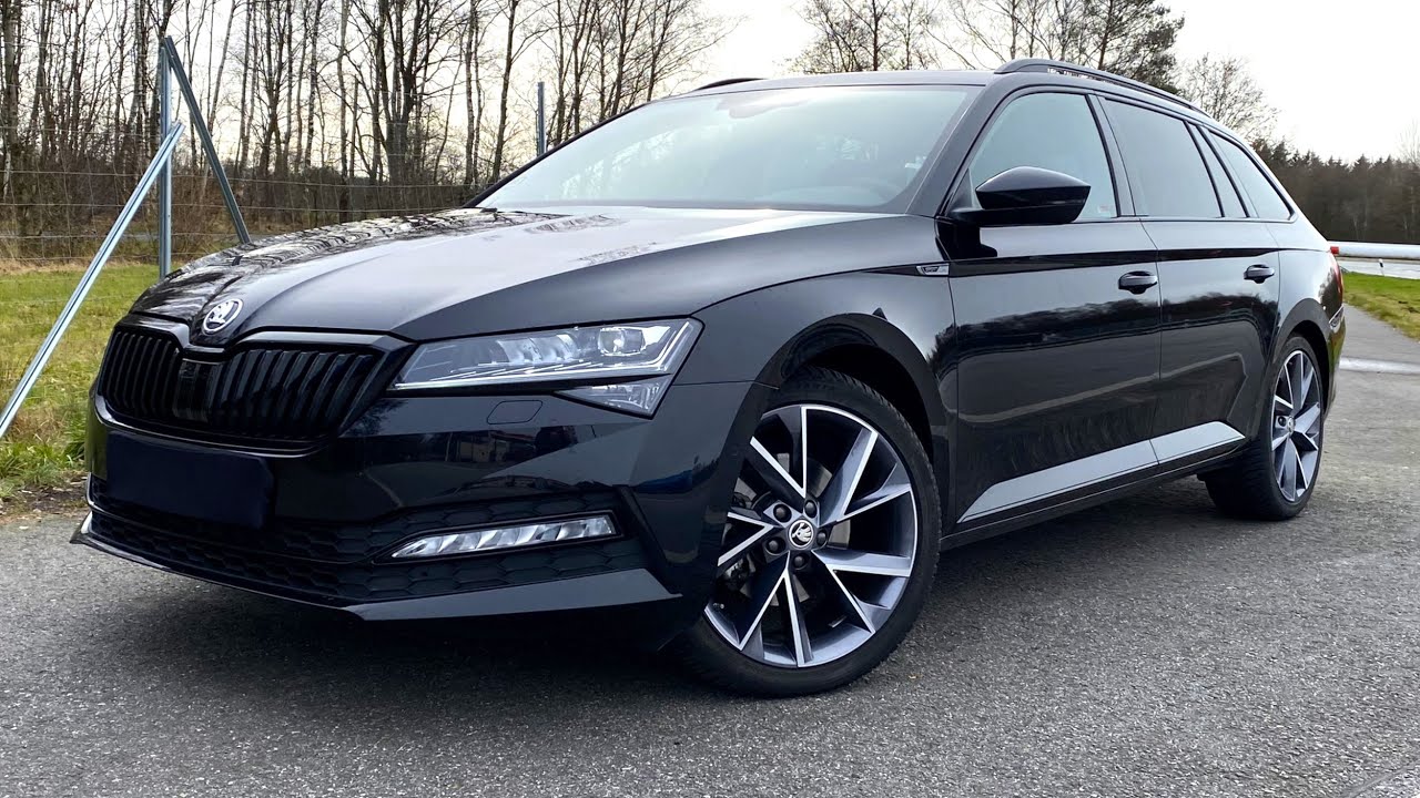 Skoda Superb vidéki kirándulás közben