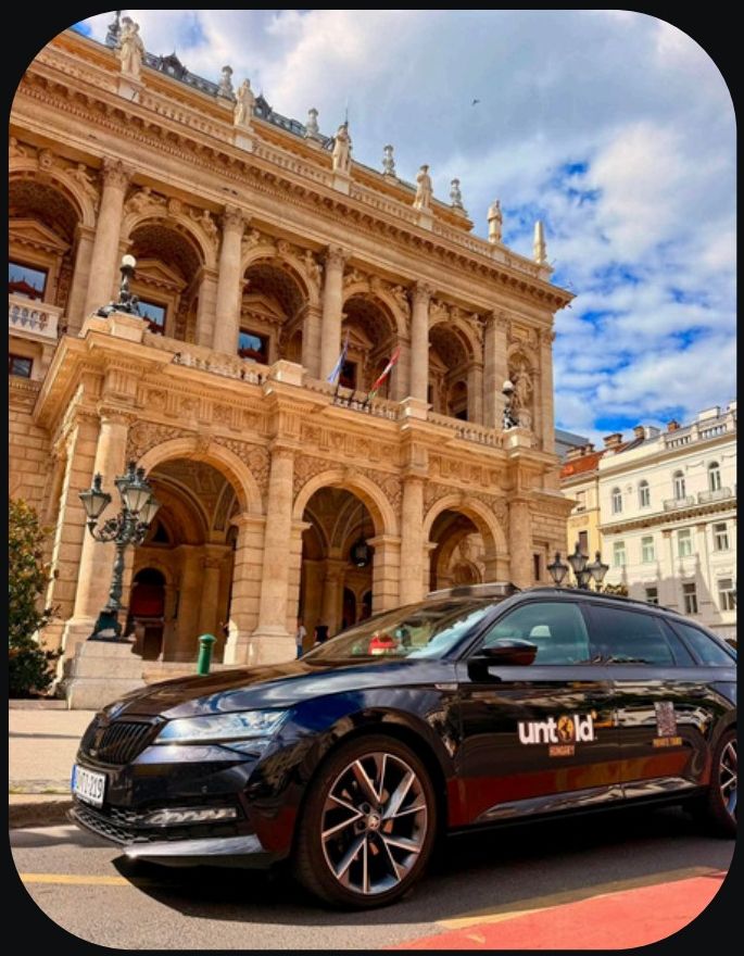 Skoda Superb a Budapesti Operaház előtt